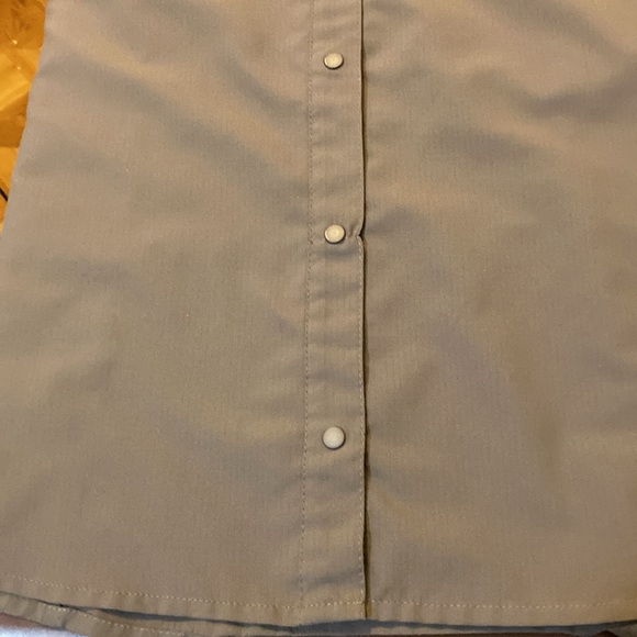 Patagonia Women’s Long Sleeve, Snap closure, Taupe Brown, Lightweight Shirt - Picture 13 of 13